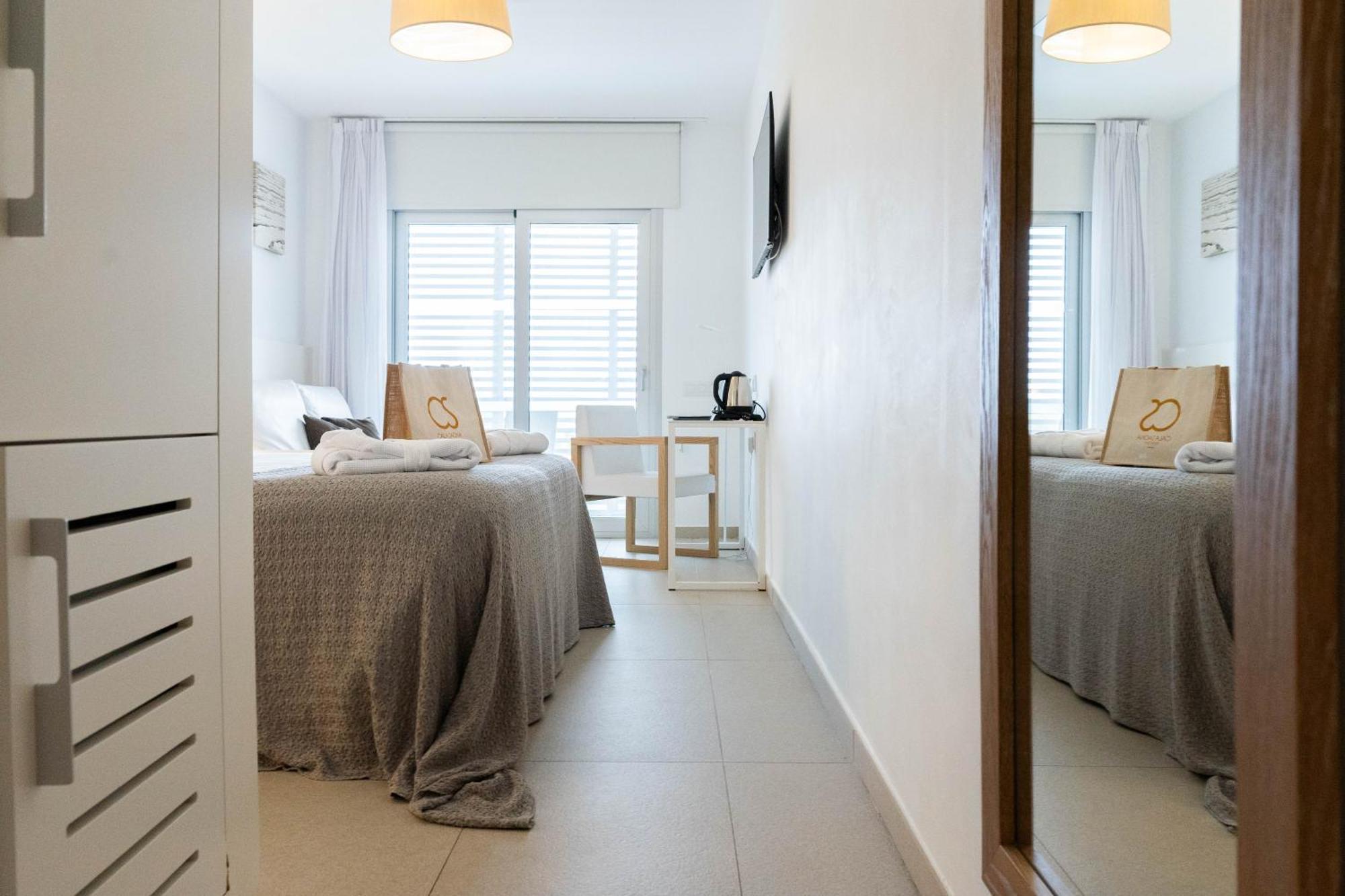 Hotel Cala Saona & Spa Kültér fotó