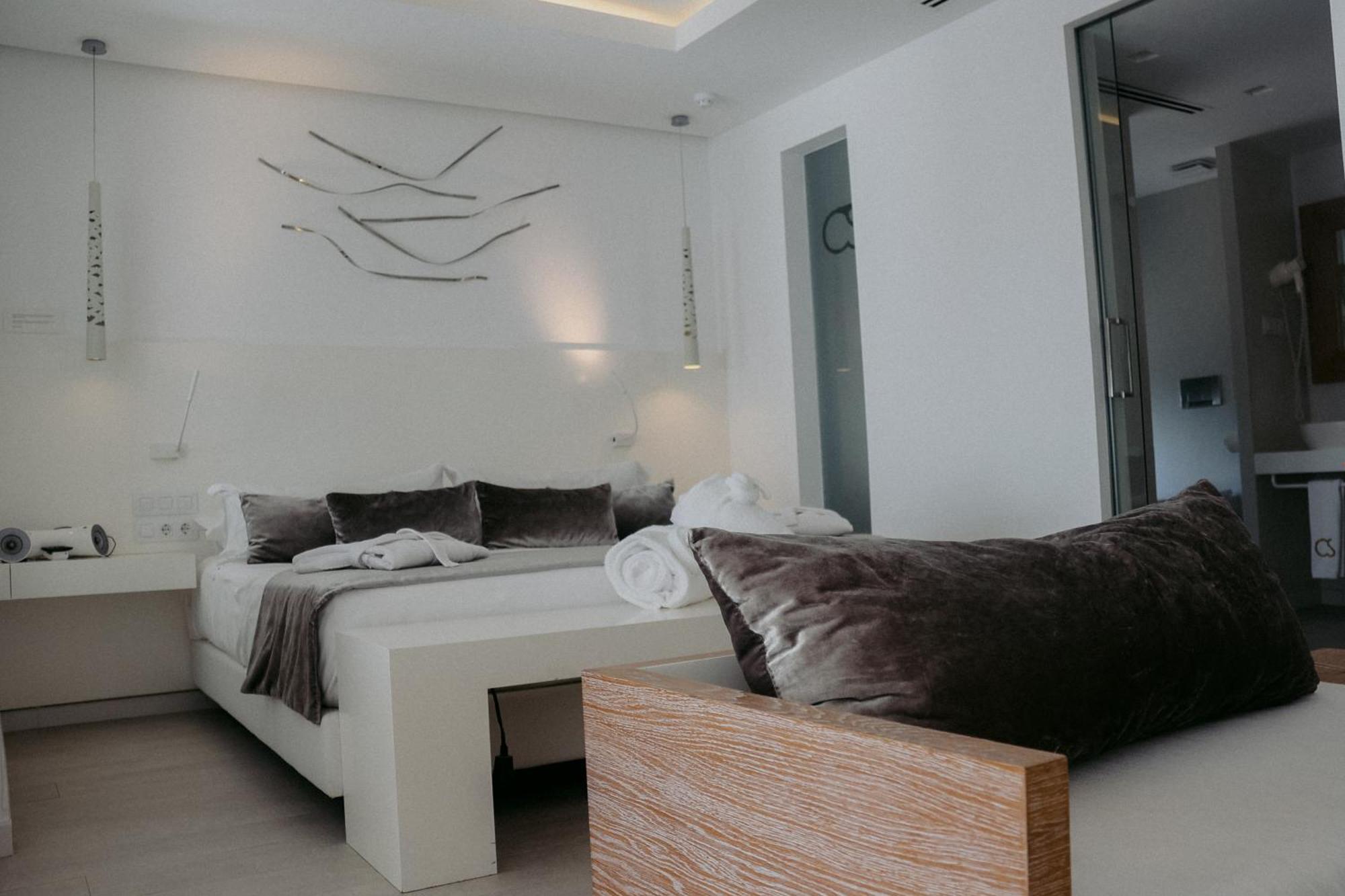Hotel Cala Saona & Spa Kültér fotó