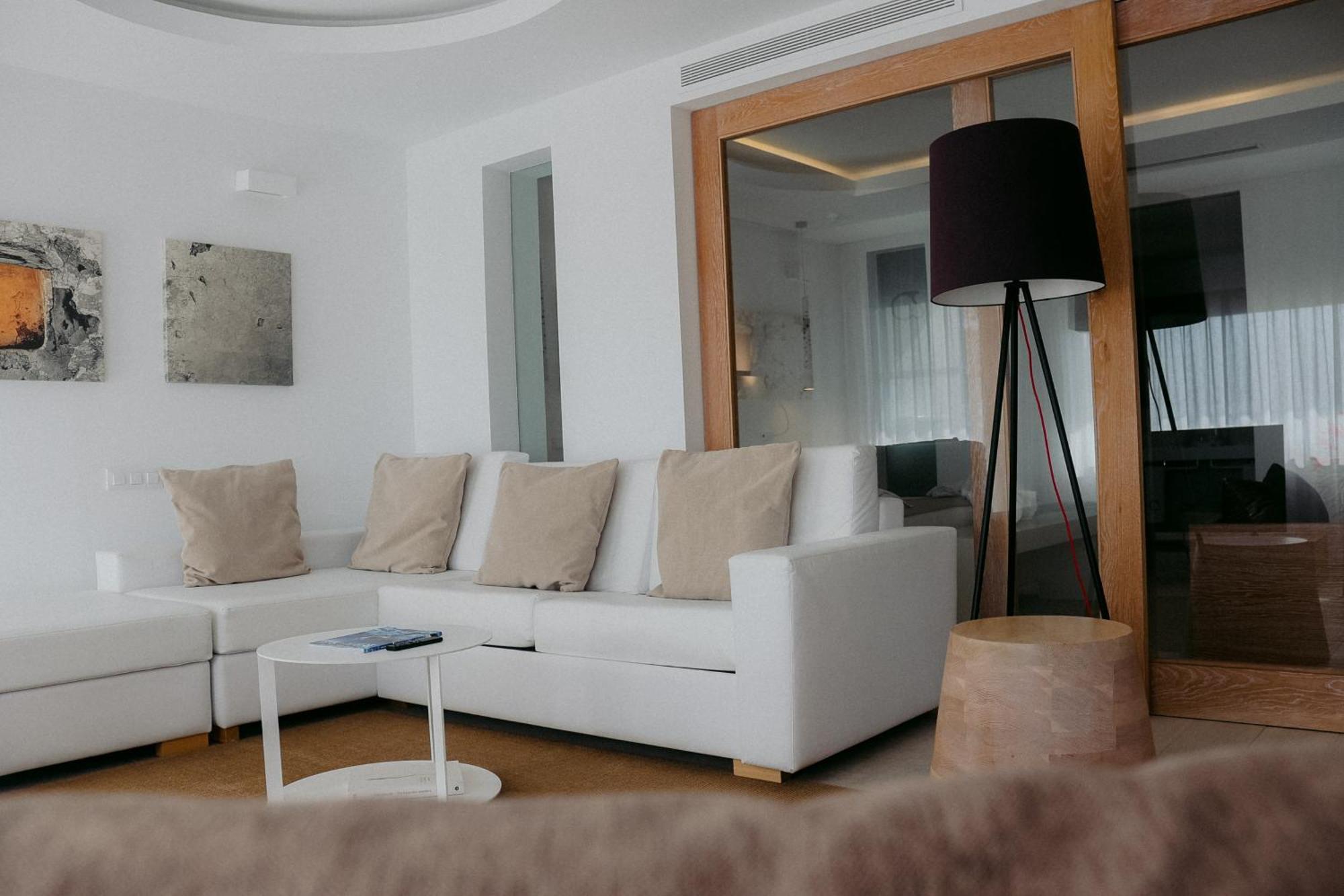 Hotel Cala Saona & Spa Kültér fotó