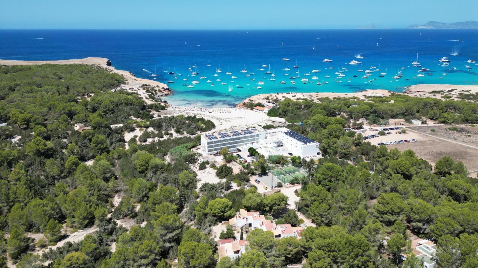 Hotel Cala Saona & Spa Kültér fotó