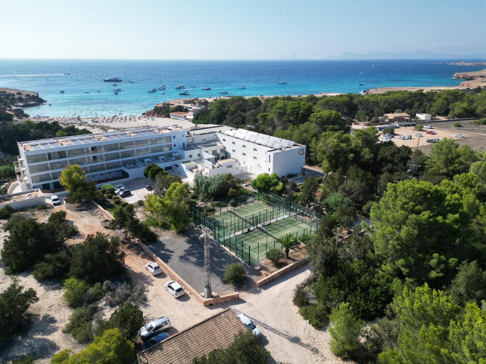 Hotel Cala Saona & Spa Kültér fotó