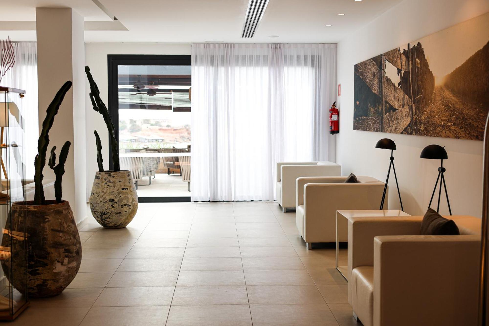 Hotel Cala Saona & Spa Kültér fotó