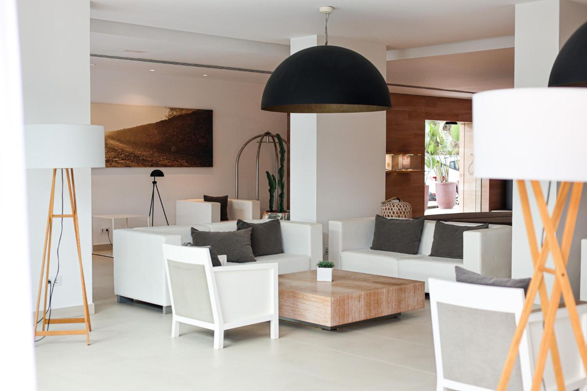 Hotel Cala Saona & Spa Kültér fotó